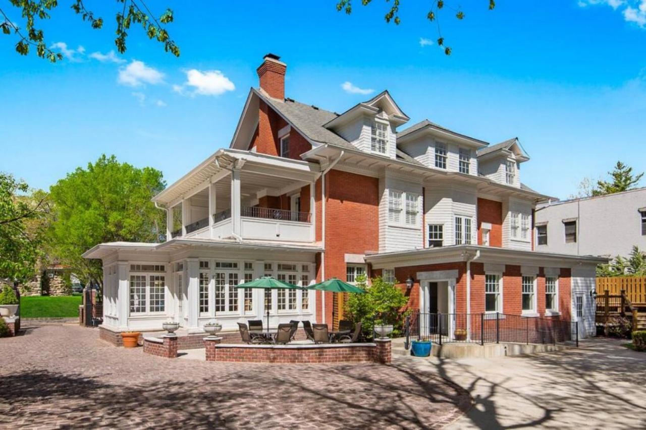 Valentine At Oak Street Mansion Hotel Kansas City Exterior photo